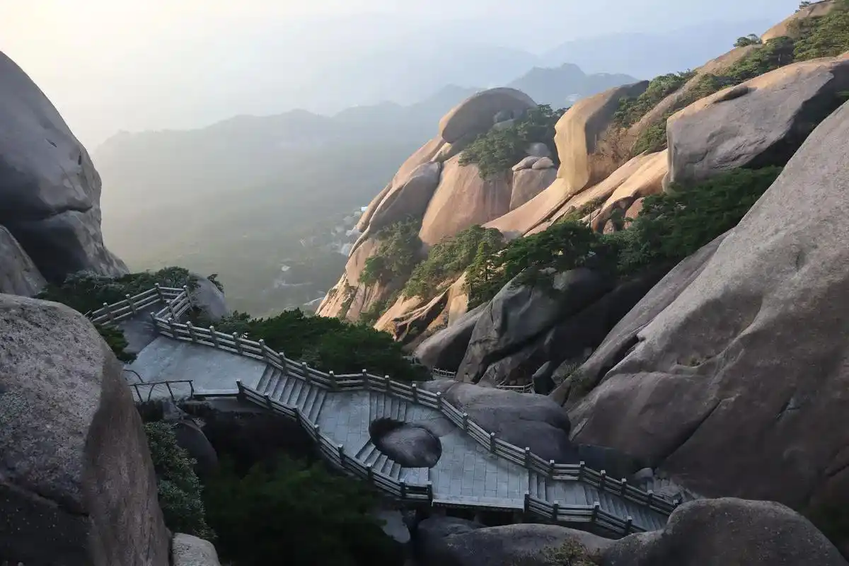 天柱山 #爬山 #日出 拍了很多照片 突然发现没给自己拍照 - 抖音