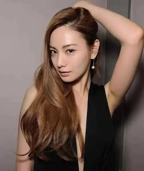 "世界第一美女"林珍娜有着一双109cm的大长腿,32岁的她状态极好充满