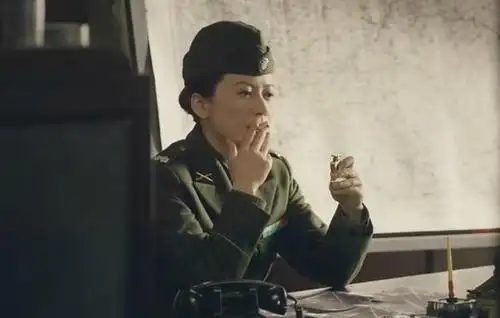 在《父亲的身份》里,不老的女神俞飞鸿,4,俞飞鸿都表现得淋漓尽致~~她