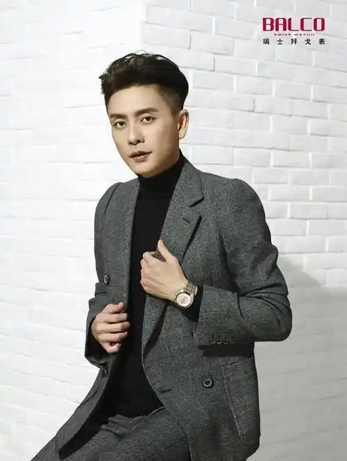 黄宗泽新造型引发网友关注,衰老风波掀起演员外貌期待争论!