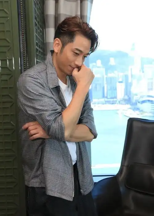 40岁吴卓羲最新受访称渴望拍拖笑言黄宗泽也还未结婚