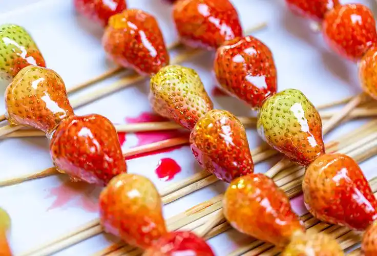 冰糖葫芦  草莓糖葫芦