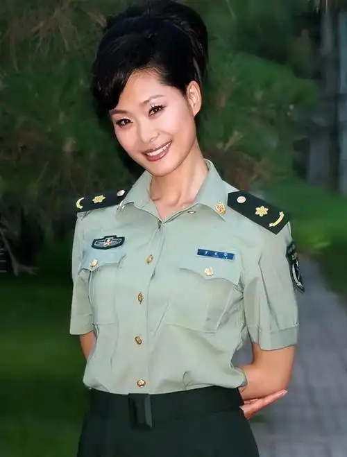 身材丰满长相甜美的八位军旅女歌手你喜欢谁