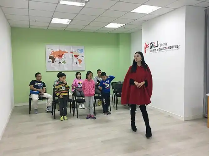 滨江浦沿小小主持人培训班少儿学口才