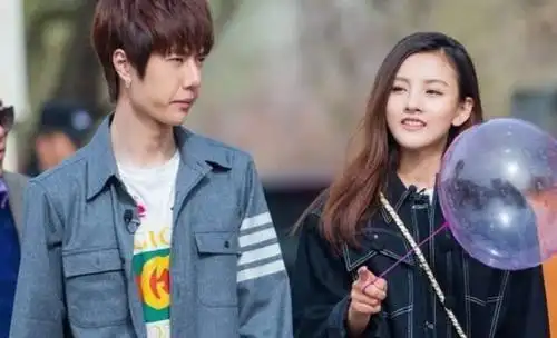 王一博跟女明星合照都很冷漠唯独对一人截然不同简直甜齁了