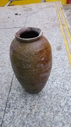 看到一个古代陶罐,求鉴定