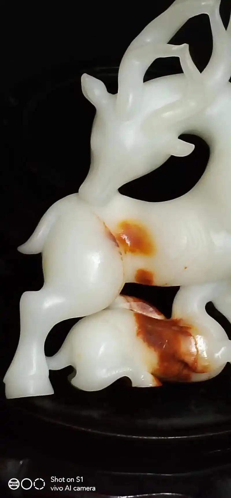 26汉代和田羊脂白玉子母鹿摆件 汉代和田羊脂白玉子母鹿摆件, - 抖音