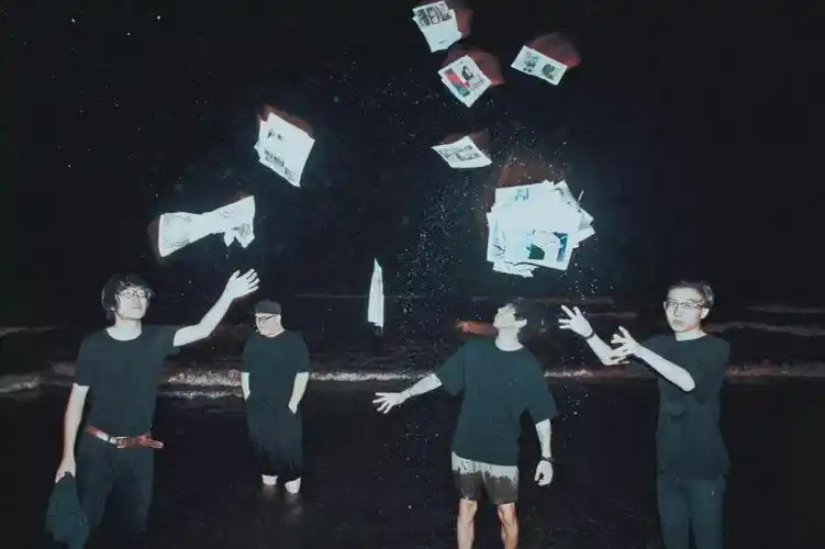 同时,仙童乐队将在今年3月份开启一场十七城的音乐巡演,一次音乐与