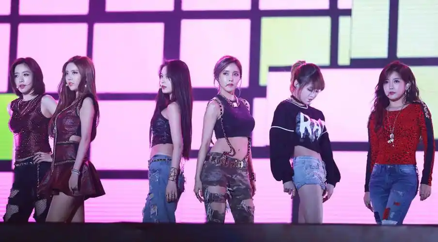 看tara演唱会 虽然说我并不知道这个组合是谁