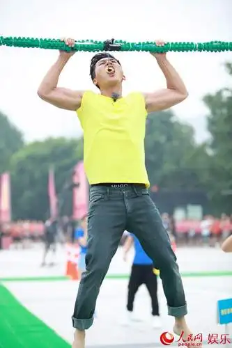 《奔跑吧兄弟》首亮相爆笑全场 曝明星多次遇险王宝强栽入西湖(组图)