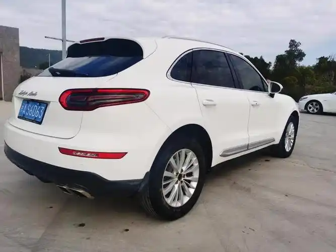 20185众泰sr9号称保时泰20t自动全景天窗无钥匙进入一键启动多功能