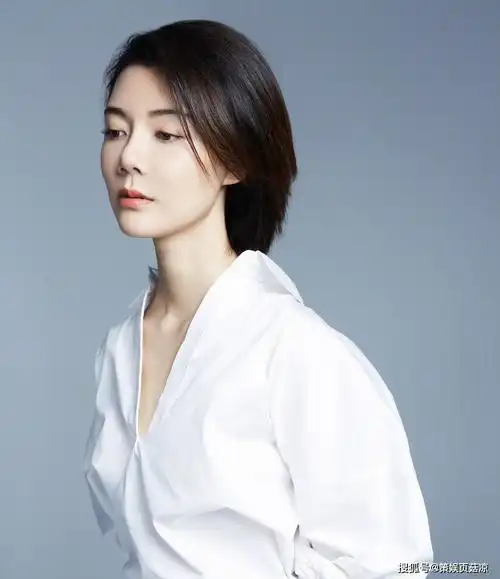 老戏骨王丽云晒亲戚家小孩,疑催婚车晓,曾言邓超是心中完美女婿