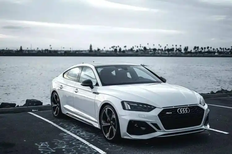 毕业卖车2021奥迪rs5