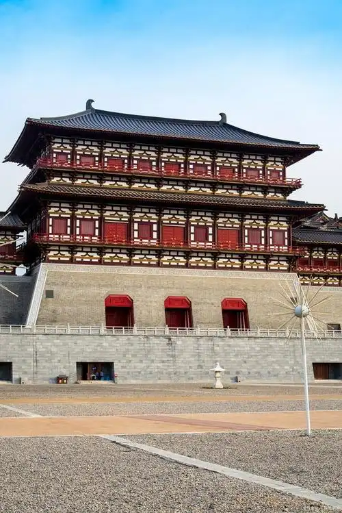 是唐朝时期的皇宫遗址,也是中国最大的宫殿遗址之一