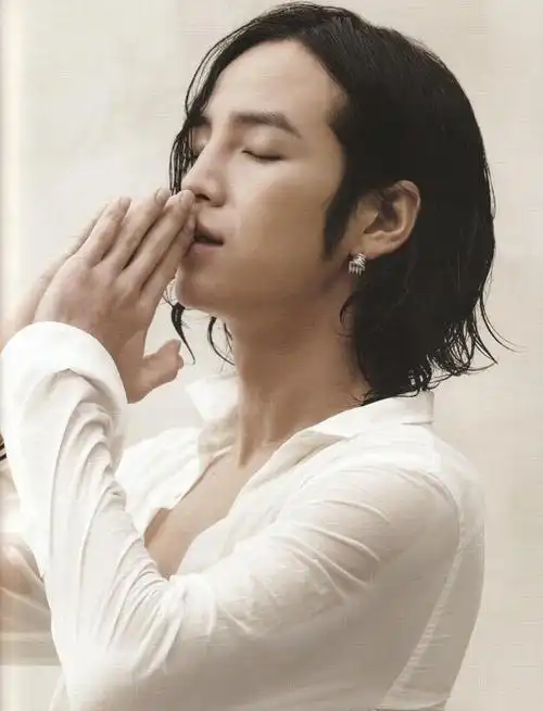 花美男张根硕曾发福成大叔?