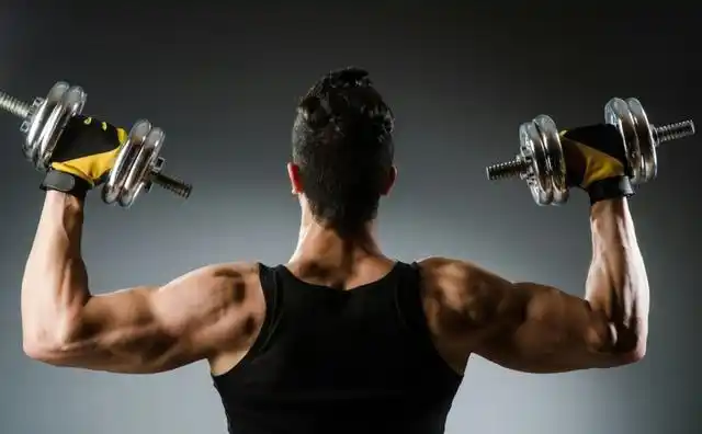 锻炼肩部肌肉,为何小臂会发酸,推举动作中通常会发生哪些错误