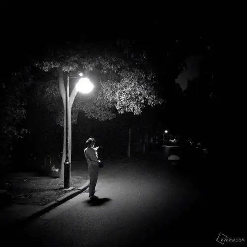 也许影子出现的时候,我们会感慨时光,感慨人生,会有伤感,会有幸福,会