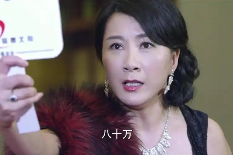 千金归来:丁雅琴故意阔太摆阔,花80万拍下耳环,回家就遭殃了