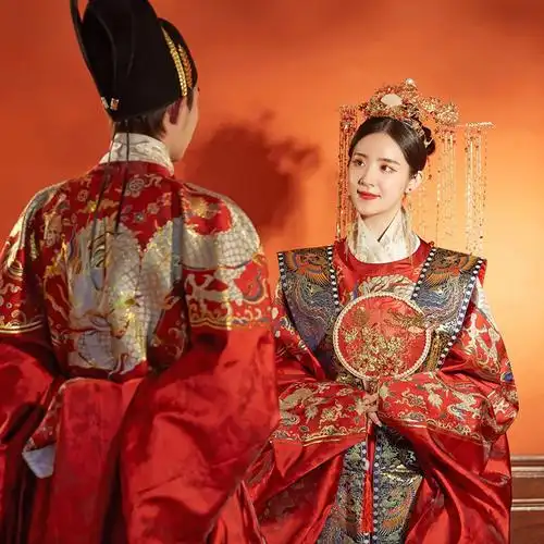 明制汉服正品新娘中式婚纱凤冠霞帔男女情侣中国风冬季古装秀禾服