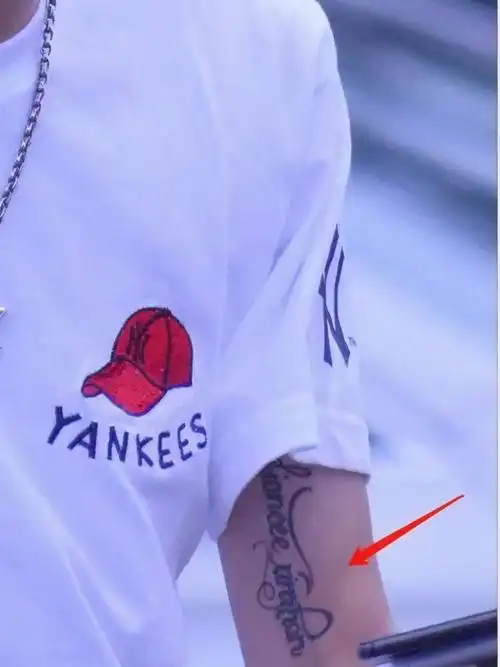 德云社新晋顶流秦霄贤,资源爆棚频上综艺,却被网友嘲业务不行