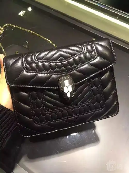 宝格丽 黑色牛皮蛇头扣单肩包!