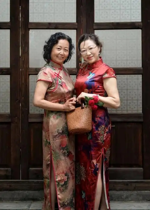 摄影 我的美篇 写美篇旗袍是脱胎于清代满族的妇女服装,到20世纪20年