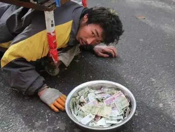 当得了瘸子,抱得了孩子 哭喊嚎叫更是一绝!