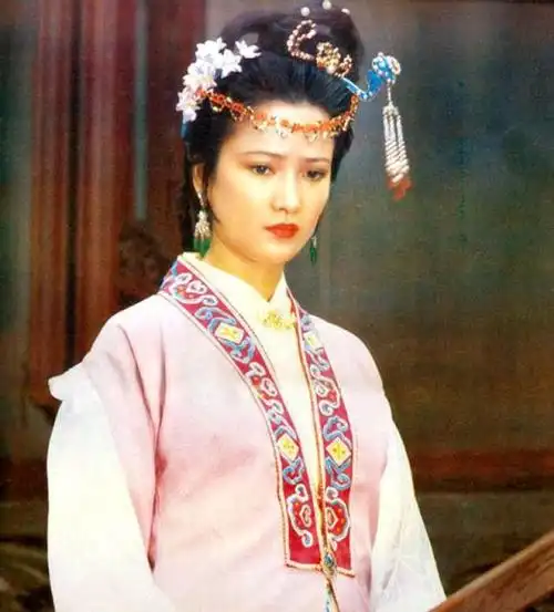 何晴饰演《红楼梦》电影中秦可卿