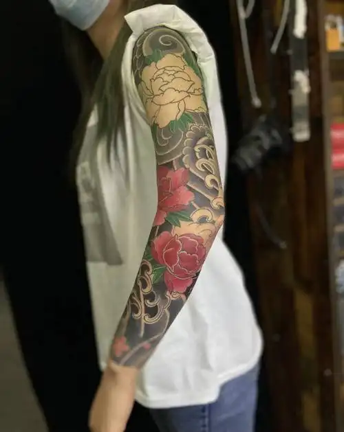 花臂,牡丹!纹身图片_手臂老传统纹身图案