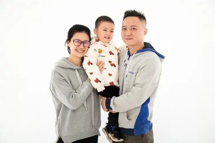 一家三口合影美篇