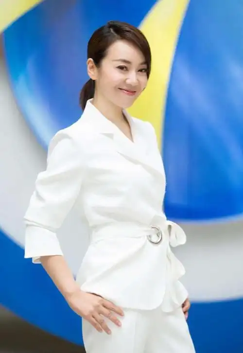 瘦下来的闫妮简直开挂了一样,气质出众风情万种!太励志了!