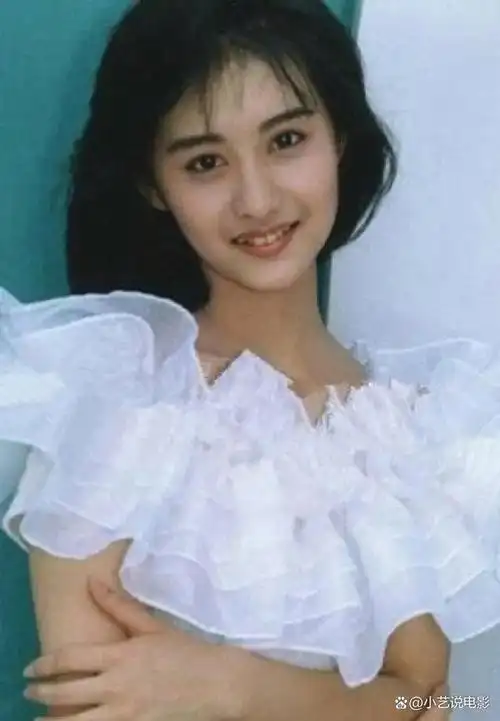 回顾陈德容:37岁嫁富二代,8年婚姻豪门梦碎,如今无儿无女