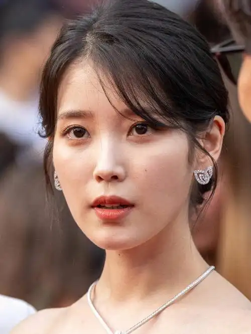 iu的这种刘海怎么剪