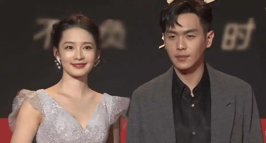 也注重避嫌,因唐艺昕和李沁俩人是在拍戏认识,俩人在张若昀和唐艺昕大