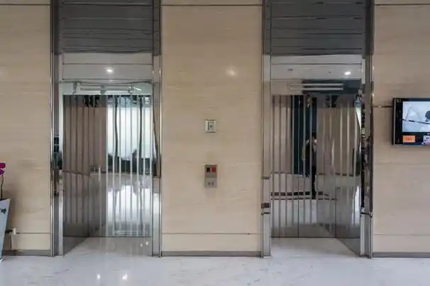 百丽国际广场,一座5a级甲级写字楼,坐落于上海繁华的商业地段,距离