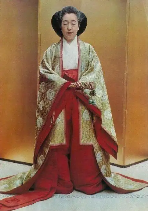 她是世界最长寿皇后,长得丑还有遗传病,皇帝说:她像天使