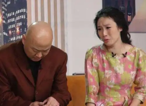 51岁郭冬临妻子生活近照,长这样难怪隐藏这么多年!