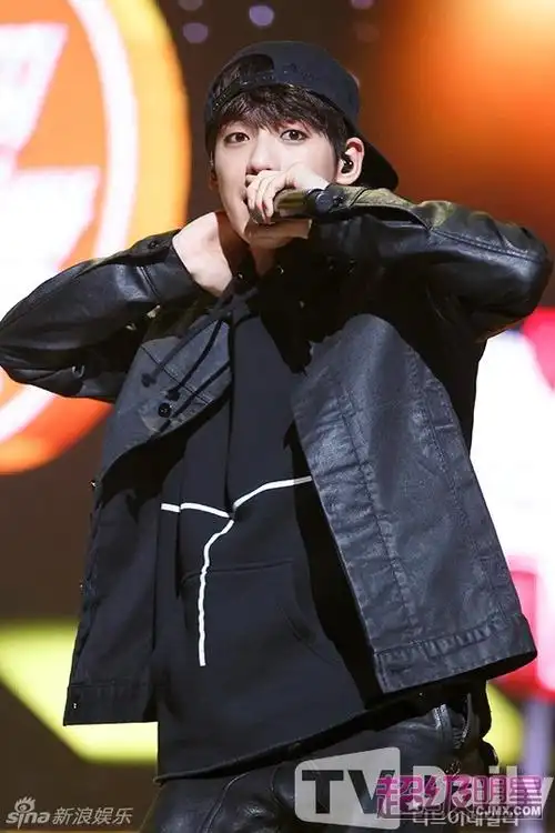 组图:昭宥郑基高mcd夺冠 宣美回归再跳光脚舞