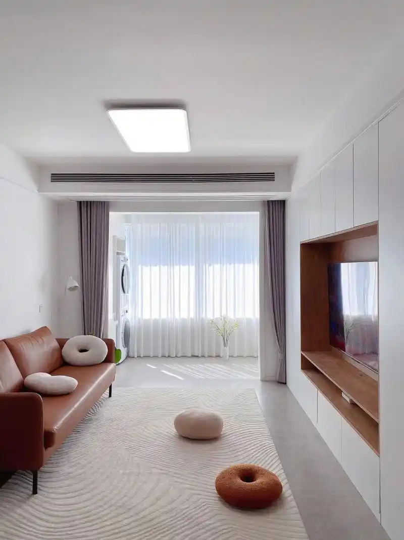 终于搬新家了,全屋不吊顶,客厅定制了6.5米的满墙柜,太明智