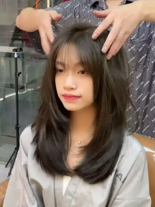 高额头长发女生一定要尝试的显层次发型