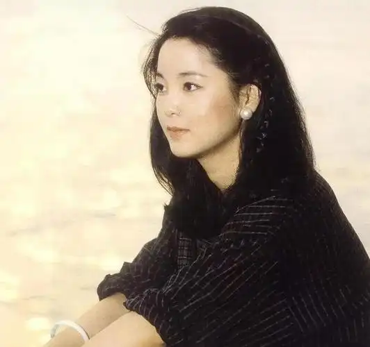 1995年歌坛天后邓丽君去世国军少将为何称她是台湾女间谍