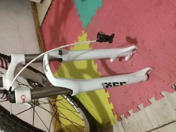 9新 肩控白色xcr前叉