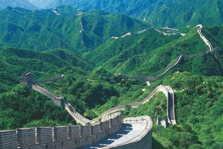 怎么样的万里长城(八达岭长城:坐落在军都山之上,是万里长城的杰出