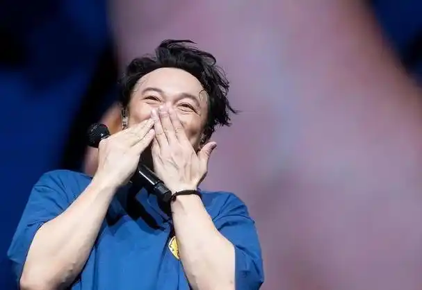 陈奕迅病情持续恶化!紧急治疗后仍无法恢复,再次发声延期演唱会