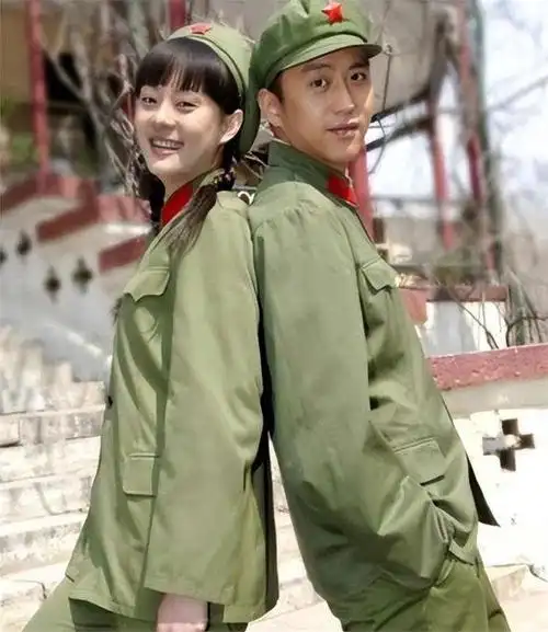 现在看邓超与孙俪的婚姻,再了解邓父后,怪不得孙俪坚持嫁他