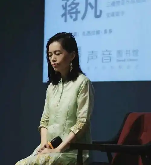 对于女歌手蒋凡去世的原因,目前还没有任何一个相关的消息传出来,但