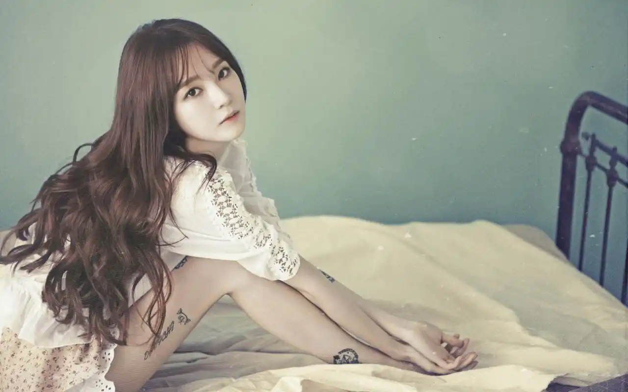 韩国美女姜敏京性感图片桌面壁纸