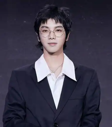 《歌手》网友在线叫人,呼声最高的竟不是李健,张杰?而是华晨宇