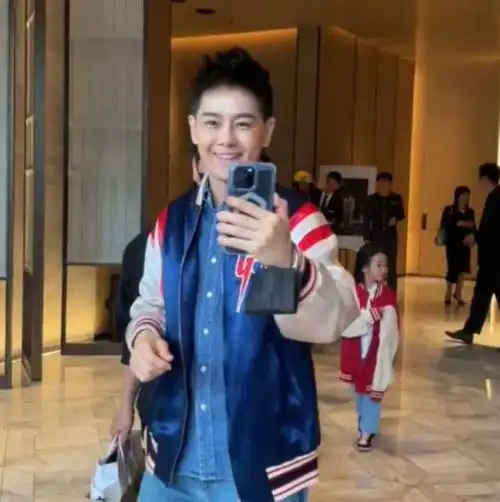 或许是为了给足老公林志颖镜头,陈若仪的一个小细节暴露了真实为人