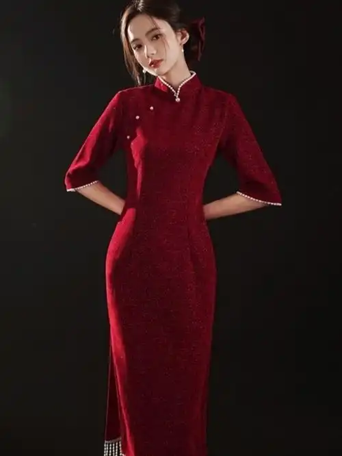 浅浅的期待一下新年的纯红色旗袍﹌本命年
